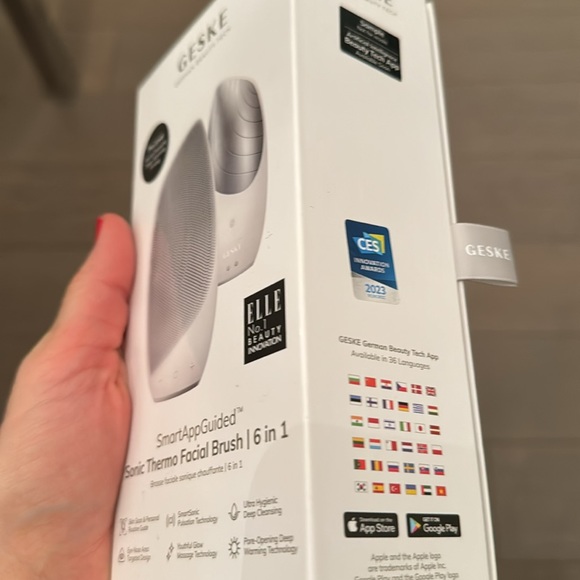 GESKE SmartAppGuided™ Sonic Thermo Facial Brush | 6 in 1 | - Picture 5 of 6